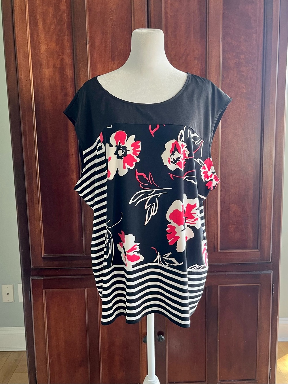 Calvin Klein Black and Red Floral & Stripe Sleeveless Stretch Top. Plus Size 1X